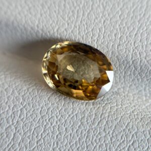 Zircon 2.90crt (9.4*7.4*3.9)