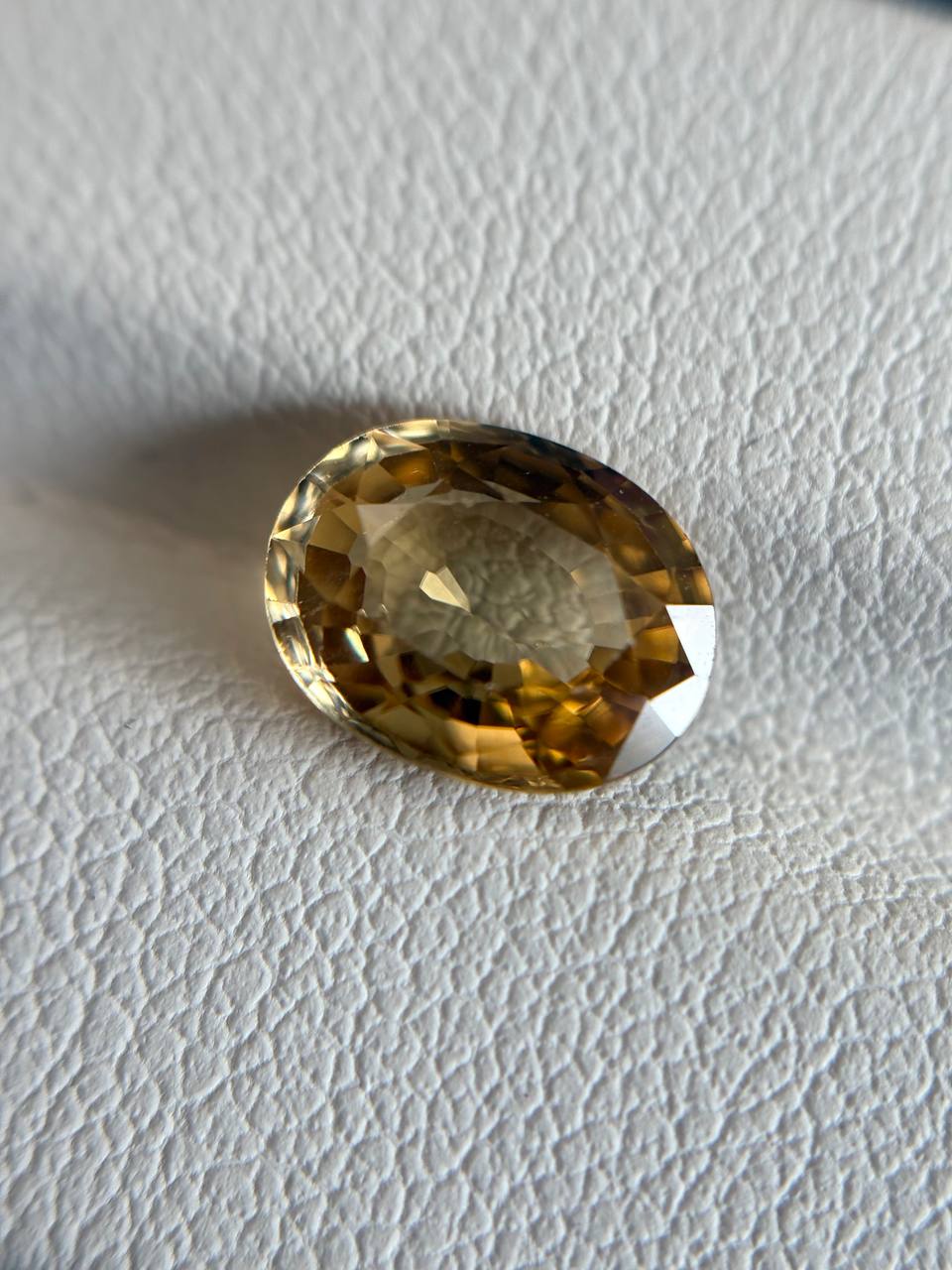 Zircon 2.90crt (9.4*7.4*3.9)