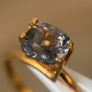Grey spinel 1.57 Crt | 7.50*7.00*4.20
