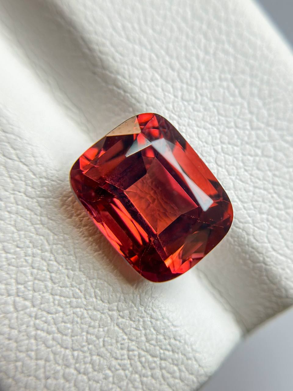 Red Tourmaline 4.27ct (10.3*8.5*6.3)