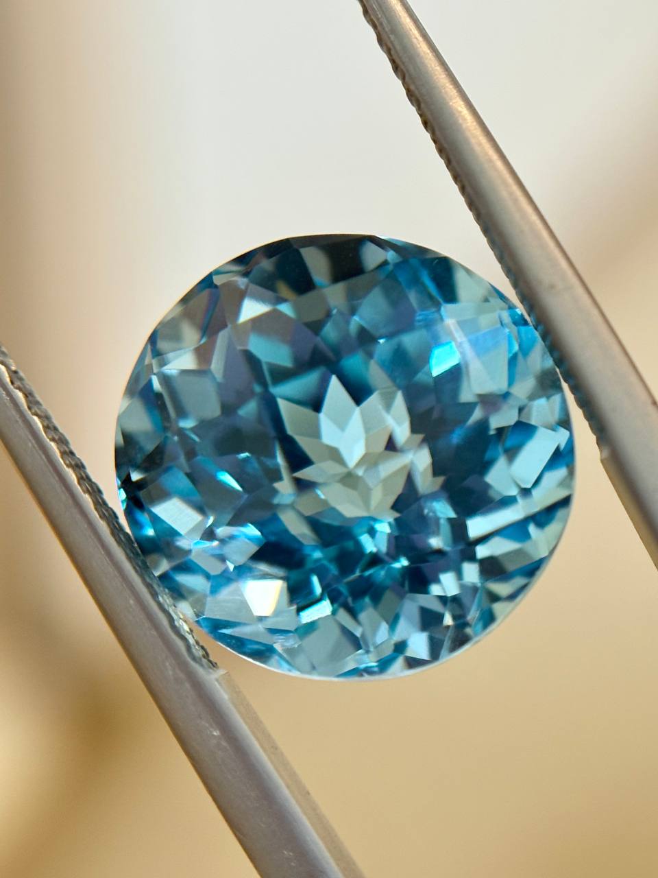 Blue Topaz 12.97 crt | 12.70*10.80 mm