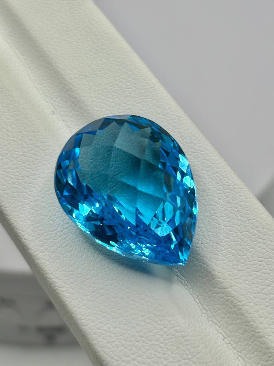 Blue Topaz 40.70 crt | 18.70*13.40*8.00 mm