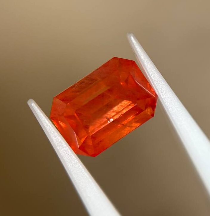 Orange sapphire (Heated) 4.95 crt | 9.70*7.00*6.70 mm