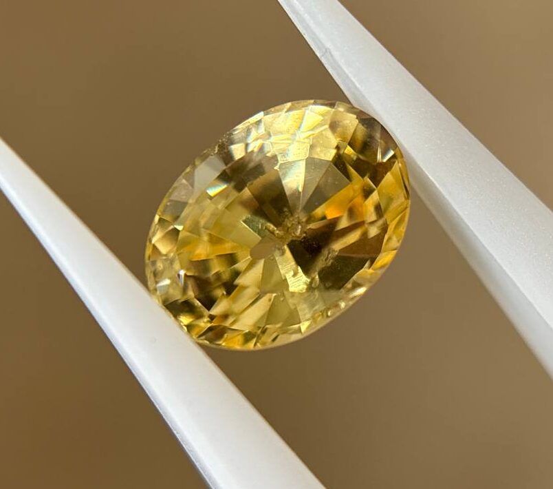 Yellow Sapphire ( No heated) 2.01 ct | 7.50*5.50*4.70 mm
