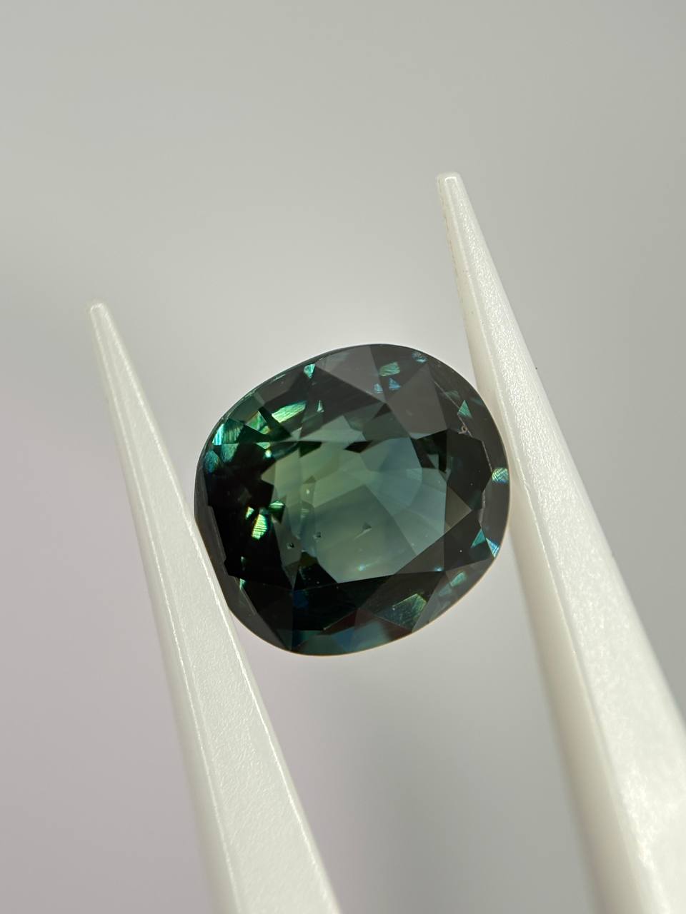 Greenish Blue Sapphire {no heat} 4.11ct {9.60*8.70*5.90}mm Africa